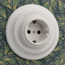 FND SCHUKO PRISE AVEC OBTURATEURS PORCELAINE BLANCHE